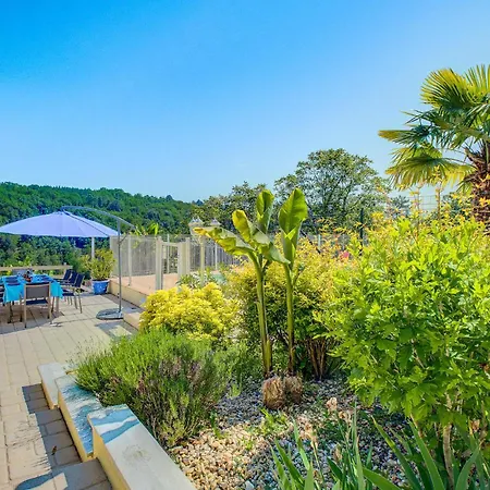 Awesome In Et Born Blis-et-Born